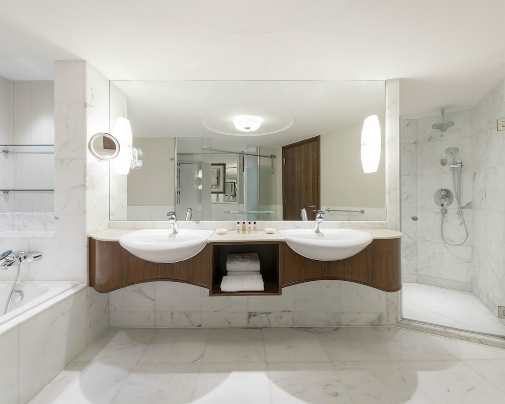China World Hotel, Beijing, A Shangri-La Hotel 28/72
