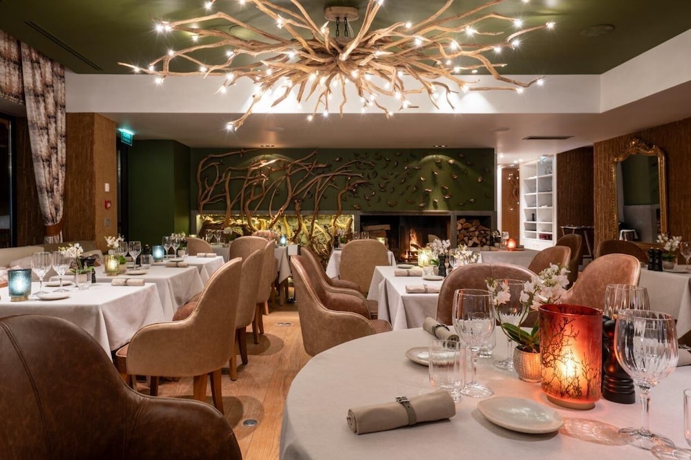restaurant cafeteria