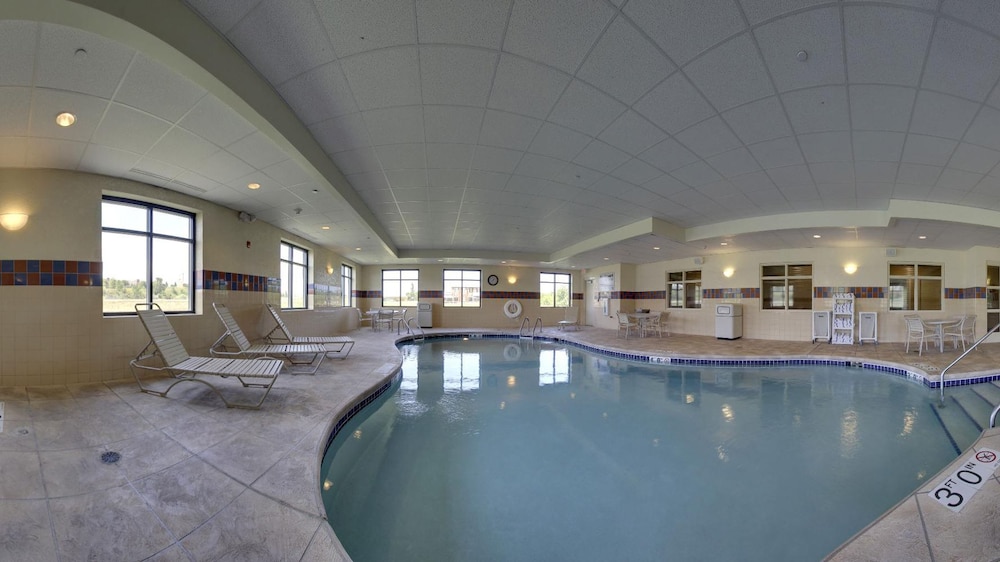 Hampton Inn Suites Grafton 5/46