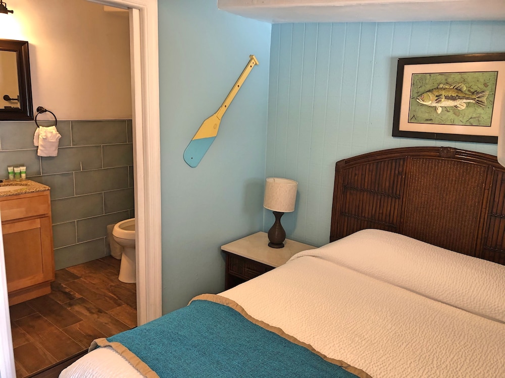 The Pelican Key Largo Cottages 13/76