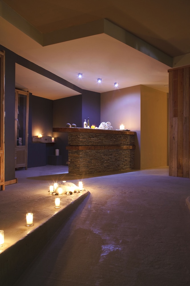 12 Months Luxury Resort 39/88