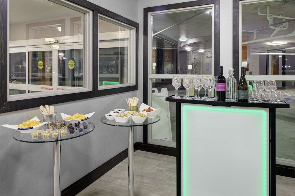 Holiday Inn Windsor - Wine Country 40/58