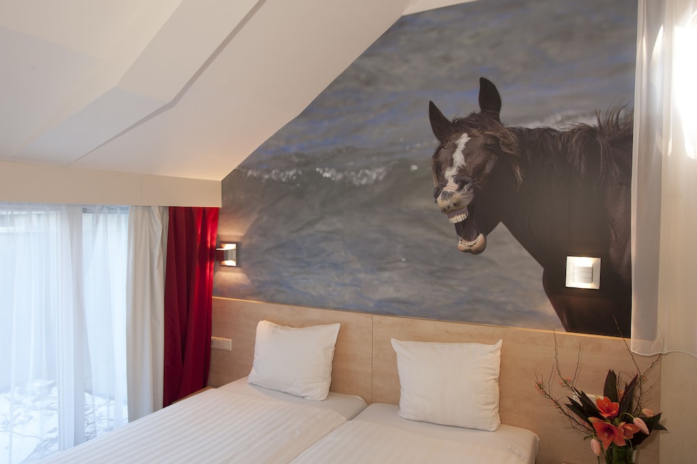 Hotel Iron Horse 6/56