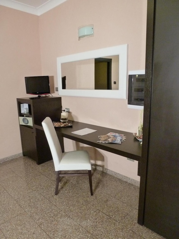 Hotel Euro House Suites 33/49
