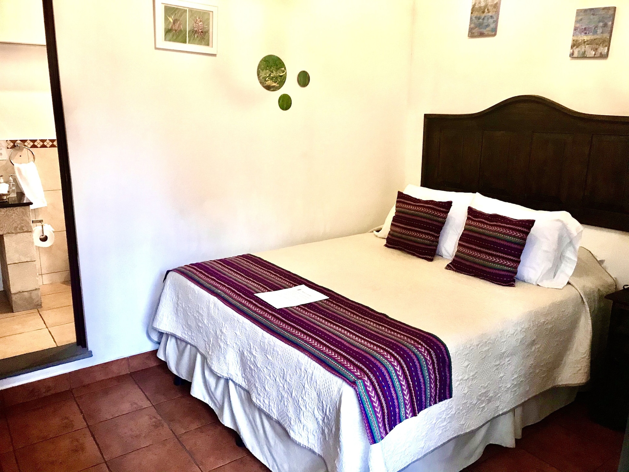 DELUXE, QUEEN BED
