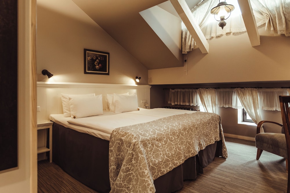 لوفت بسرير كوين، Promenade Hotel 2/7