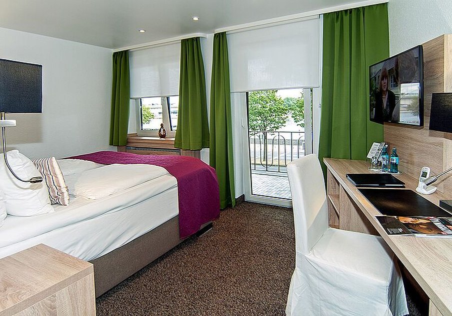 DELUXE, DOUBLE BED
