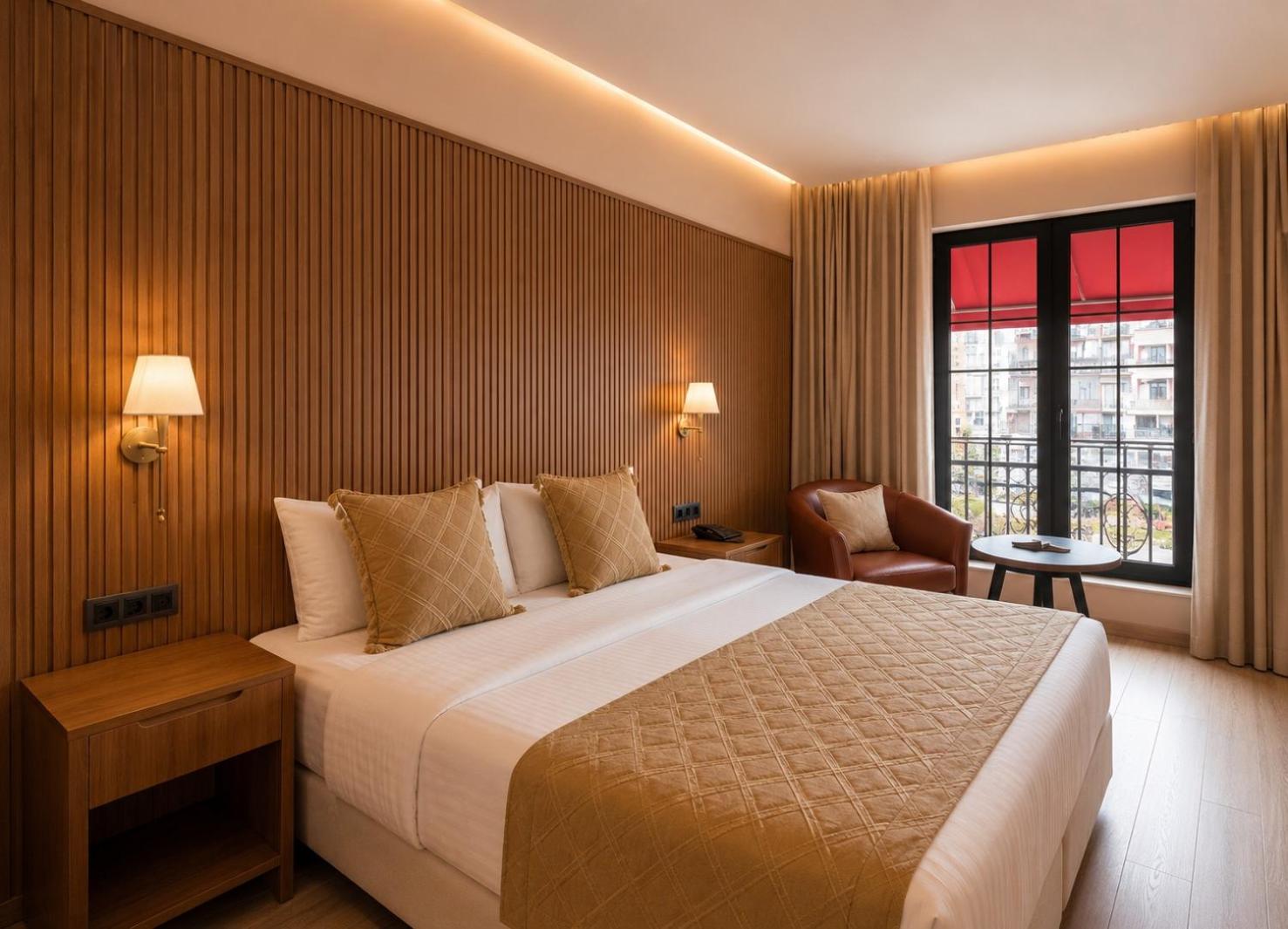 Deluxe, Double or Twin Bed, City View