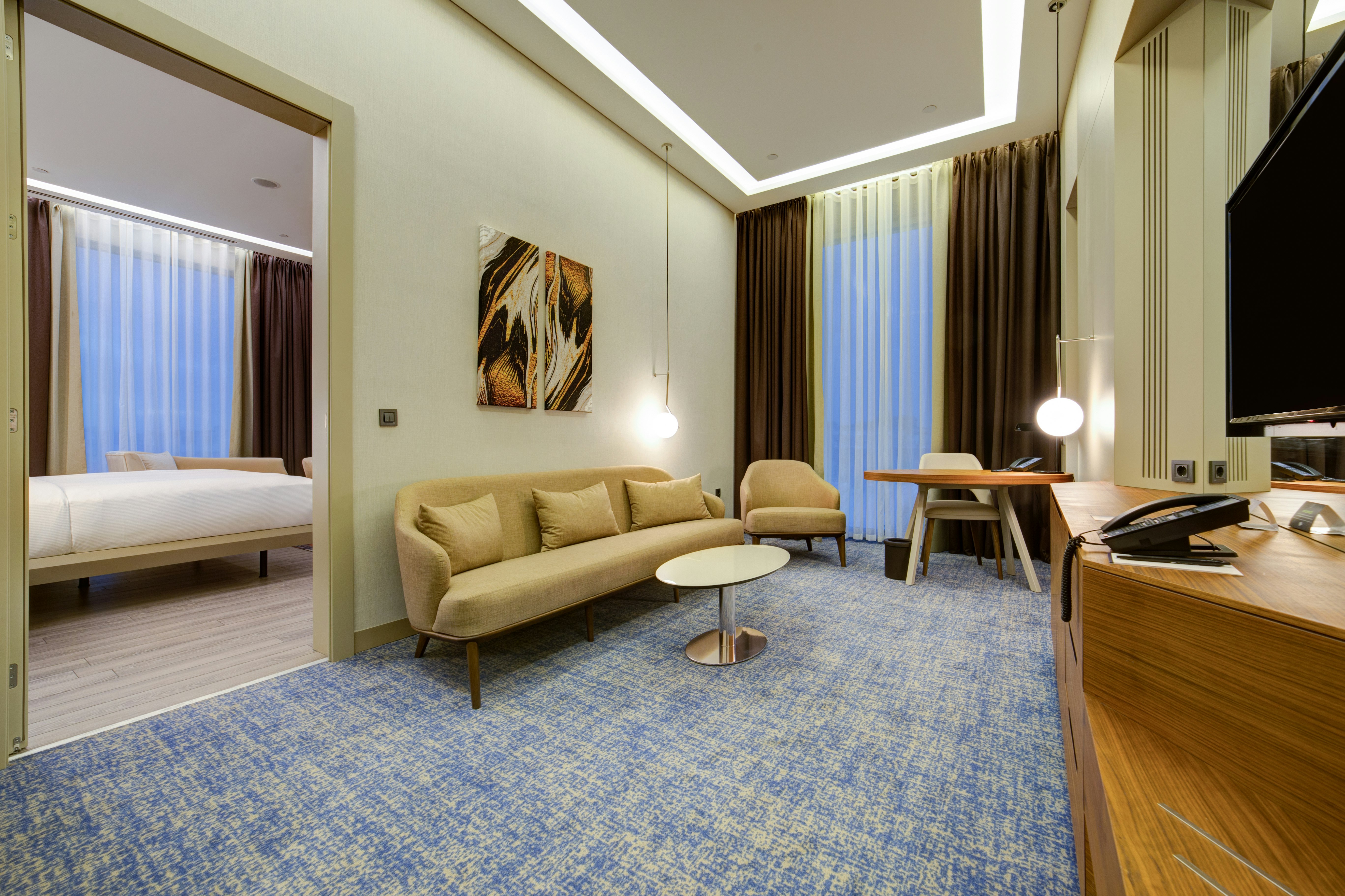 1 BEDROOM, SUITE, KING BED