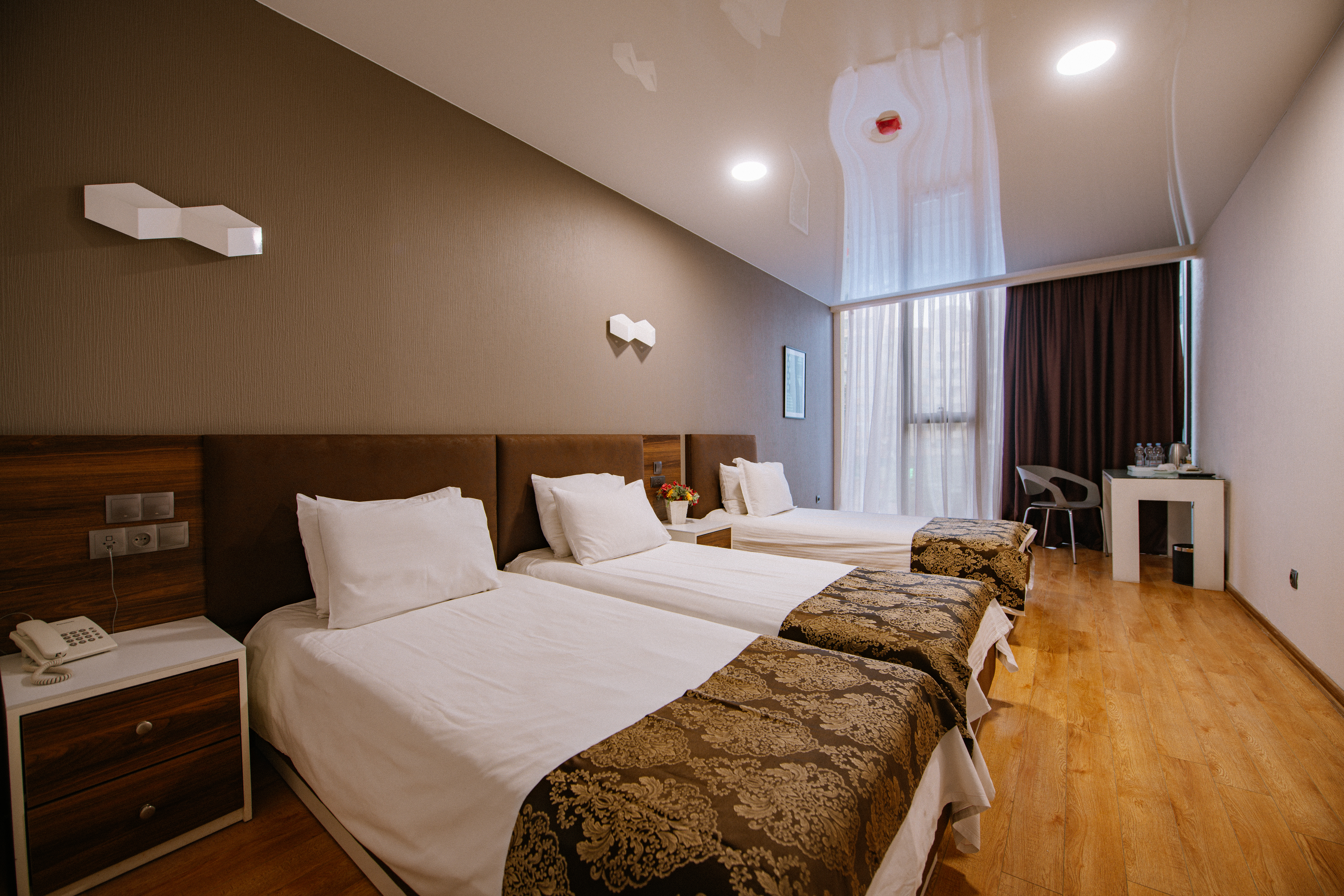 غرفة قياسية ثلاثية، Iveria Inn Tbilisi 5/7