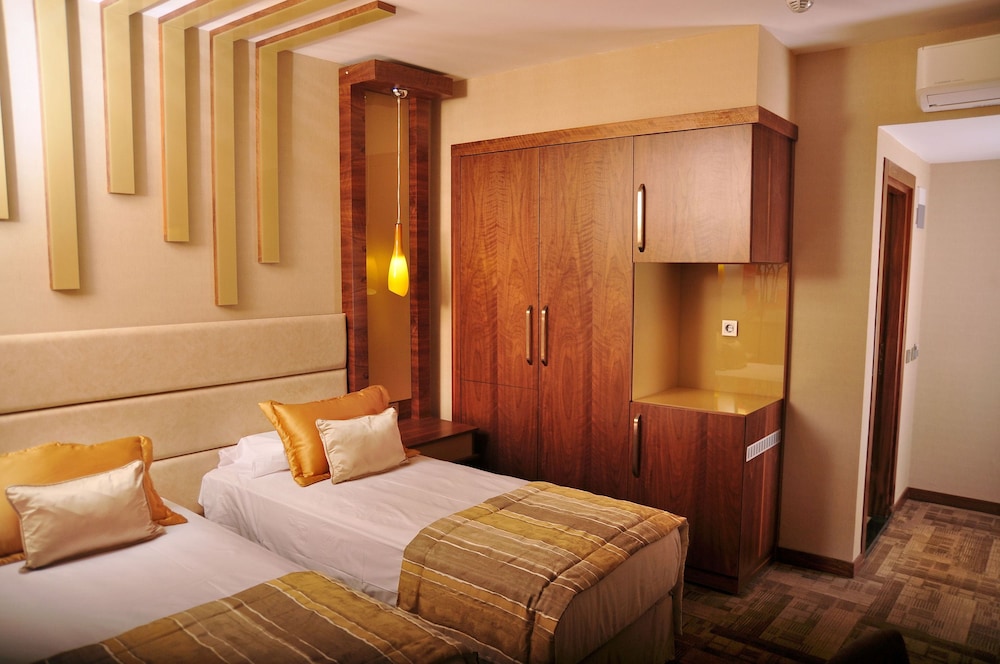 Avin Hotel 6/20