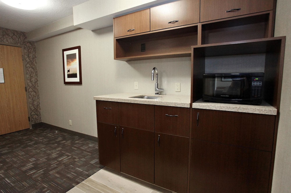 Best Western Plus Cottontree Inn 6/34