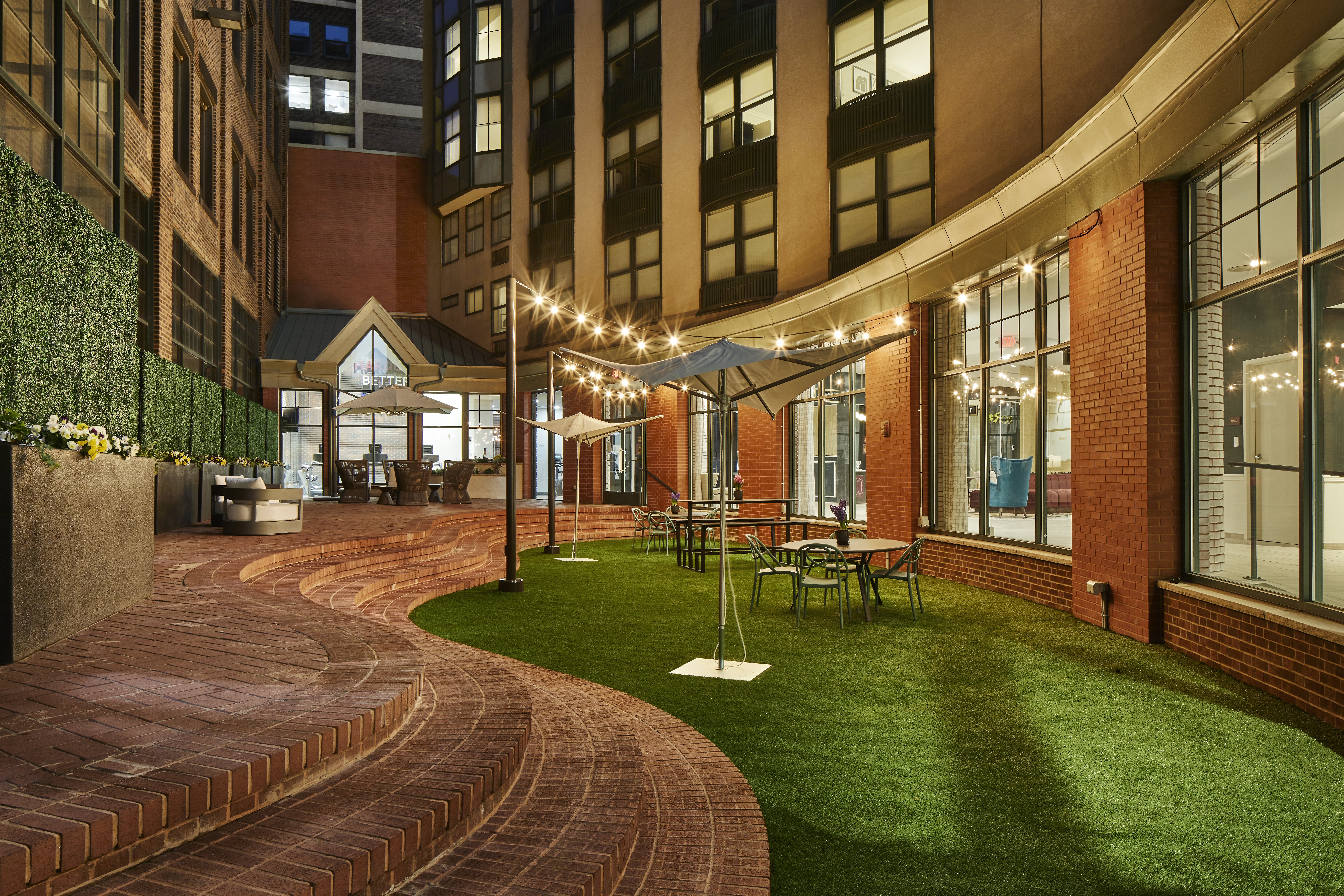 Hotel Indigo Cleveland Downtown 24/24