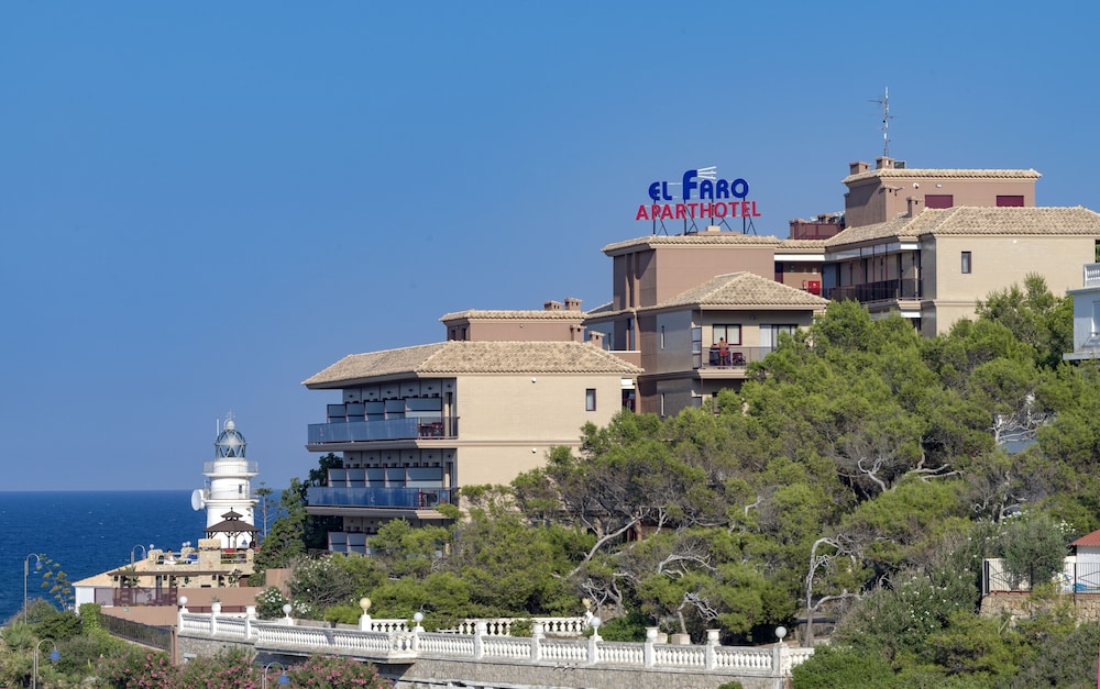 El Faro Aparthotel 2/36