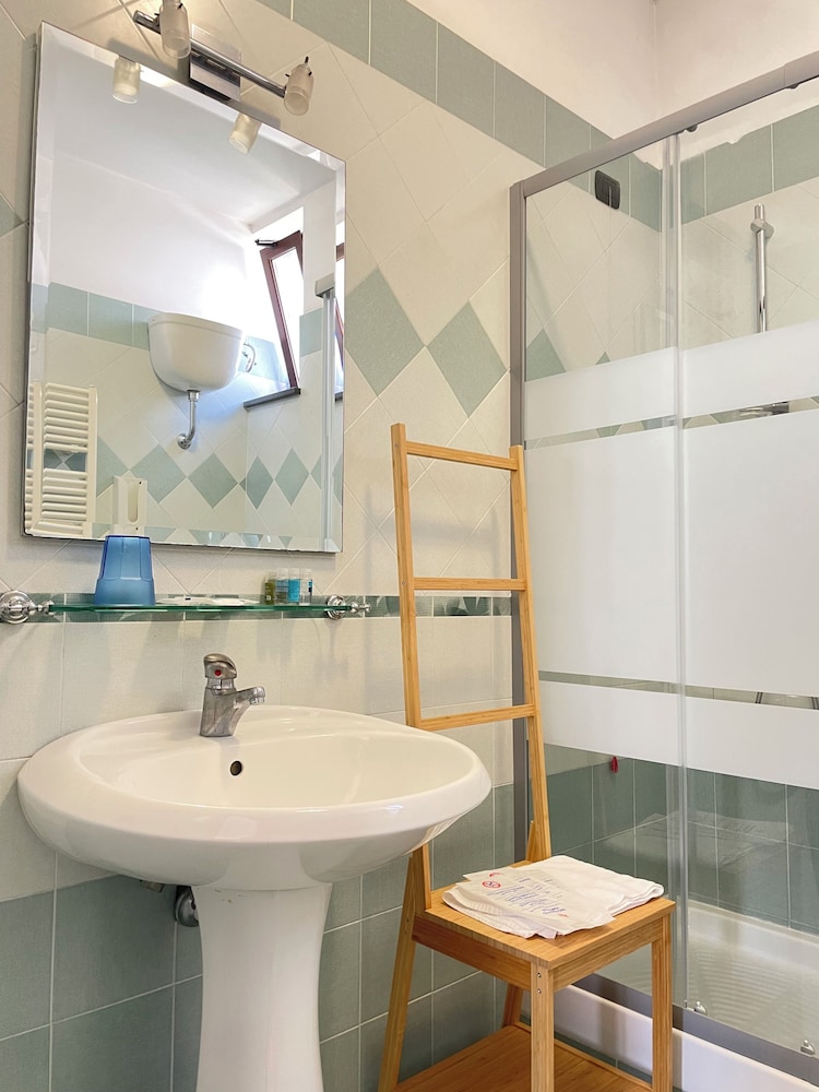 غرفة سوبيريور ثلاثية بسرير كوين مع أريكة، Albergo Pace 3/4