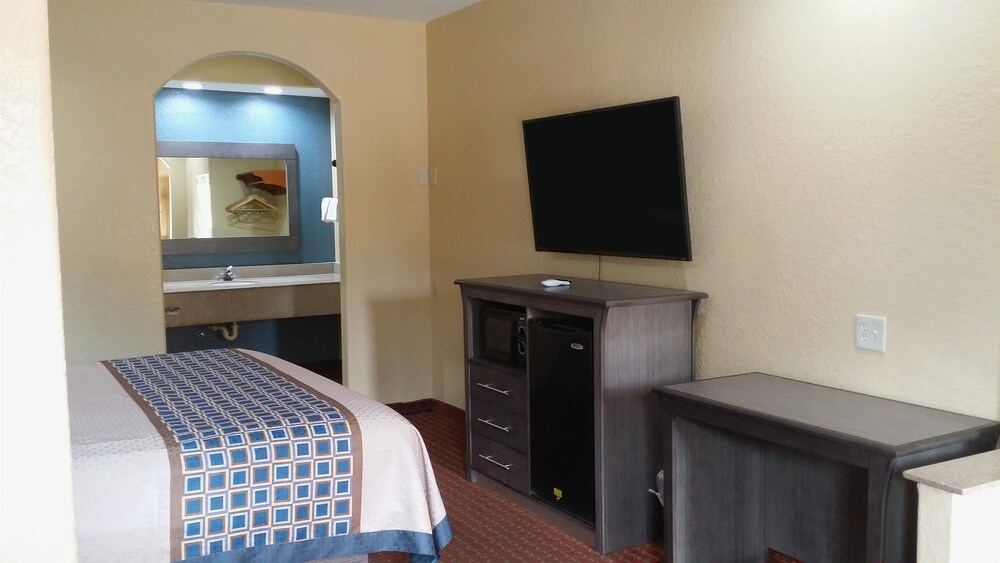 Americas Best Value Inn & Suites Houston NE 12/18