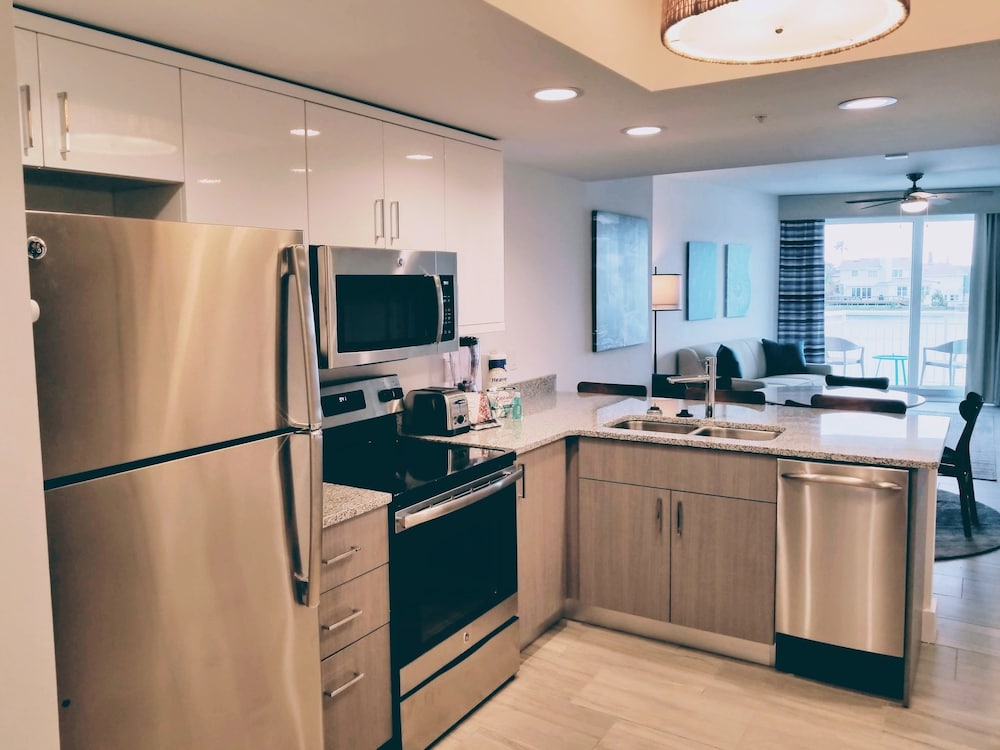 Provident Oceana Beachfront Suites 13/77