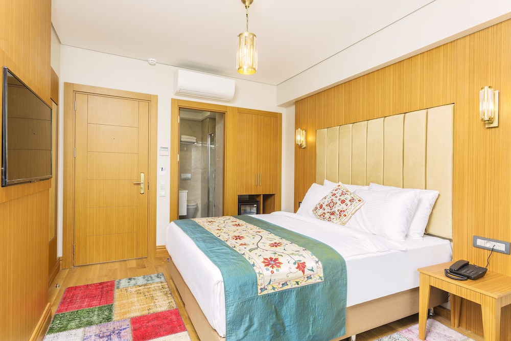 Obelisk Hotel & Suites 10/63