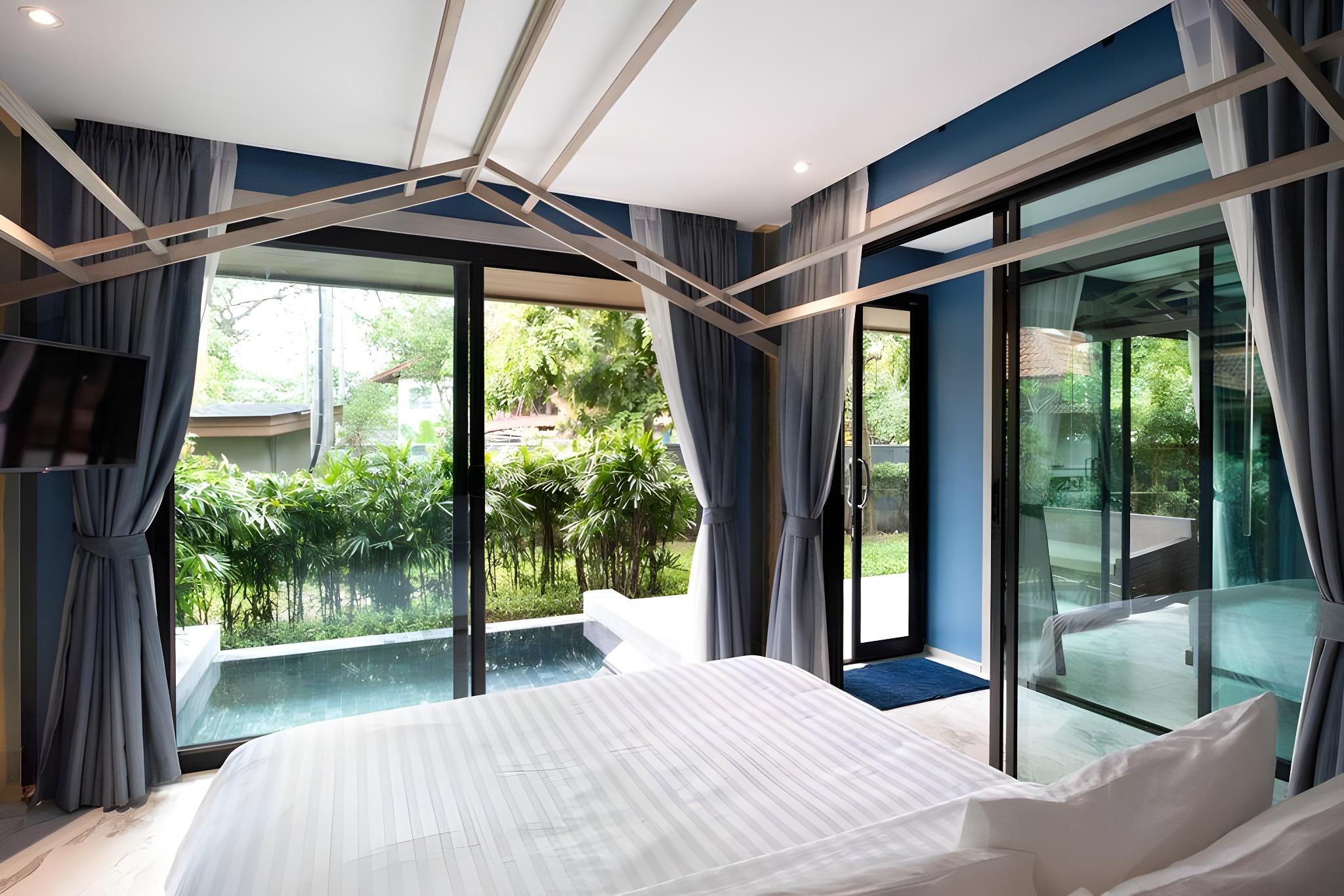 Pool, Stone, Suite, Queen Bed