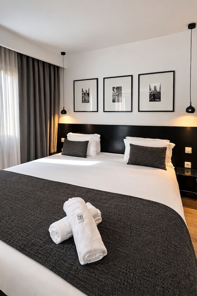 SENIOR, SUITE, KING BED