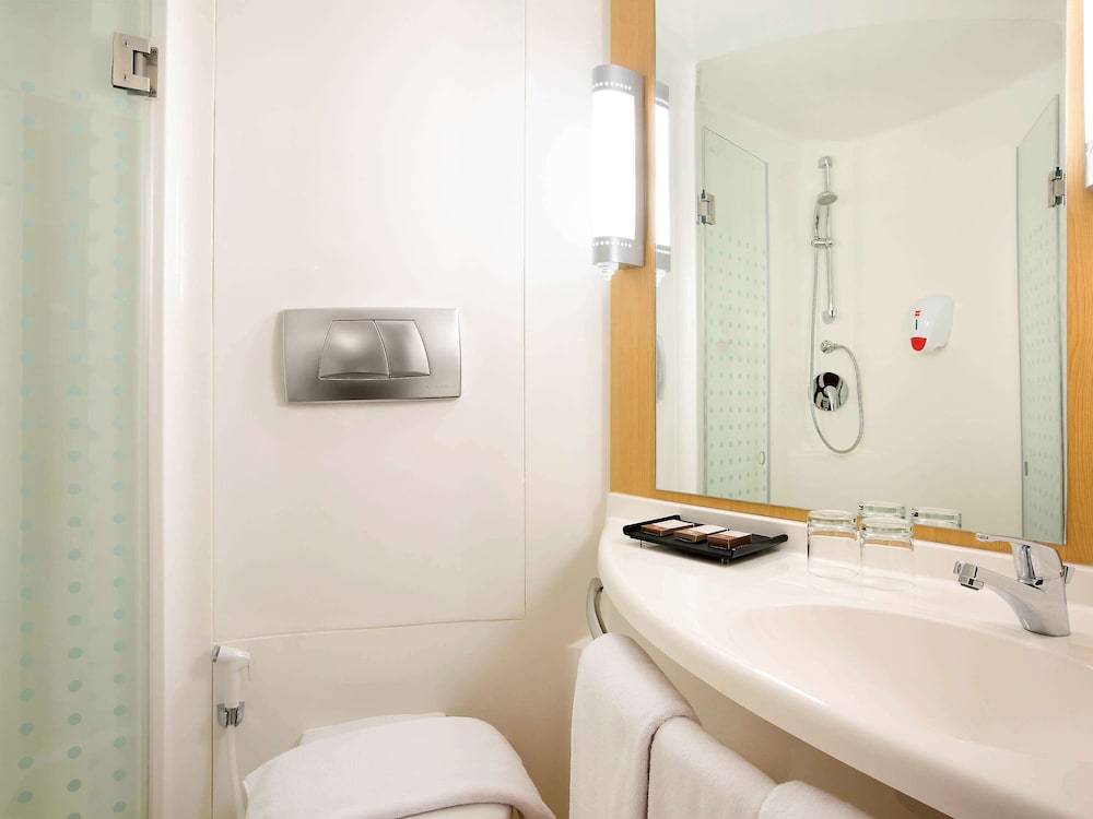 Ibis Bandung Pasteur 57/57