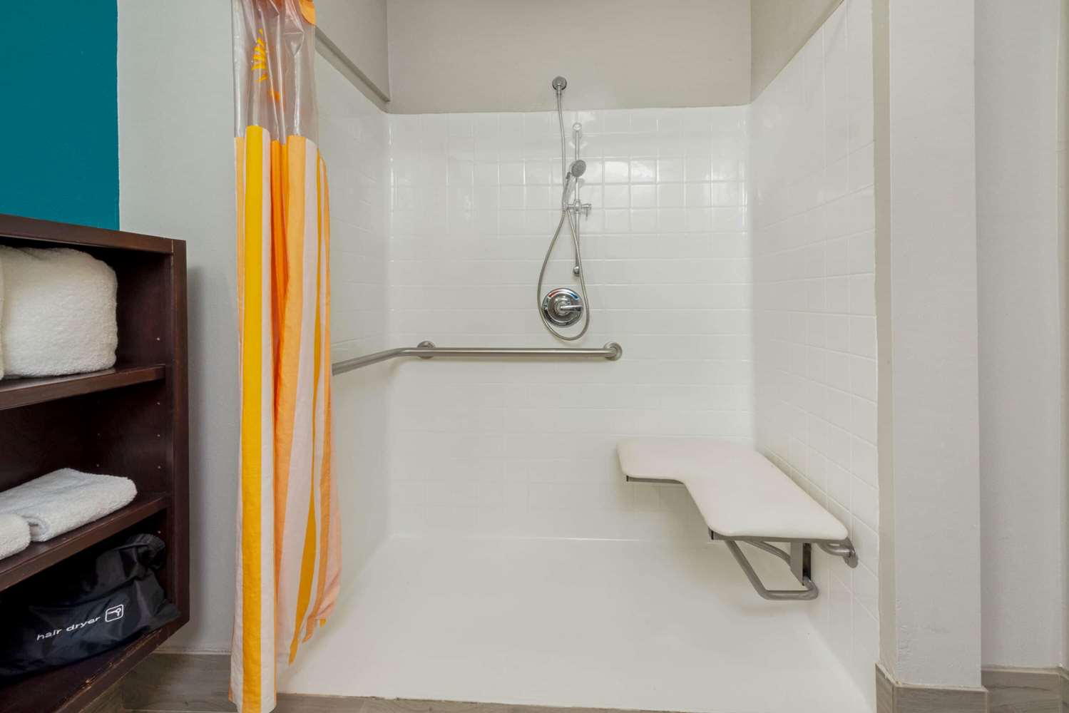 La Quinta Inn & Suites by Wyndham Houston Humble Atascocita 36/37