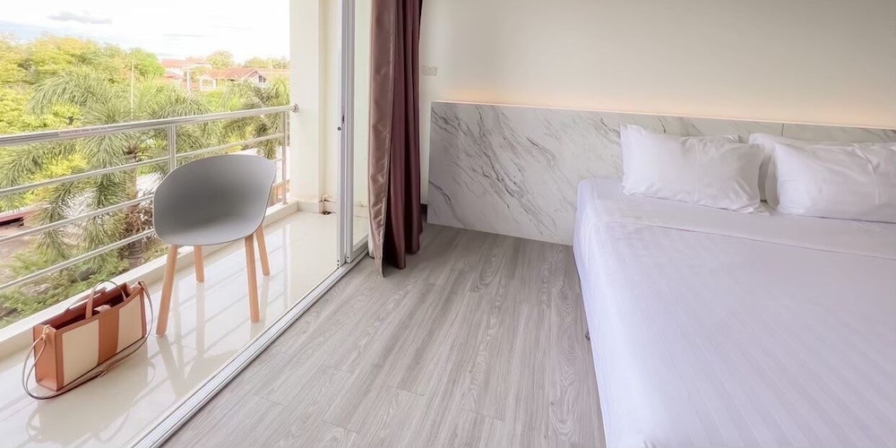 The Room Hotel 50/50