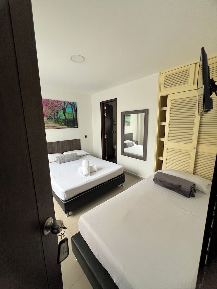 Hotel Jardin de Laureles Medellin 12/28