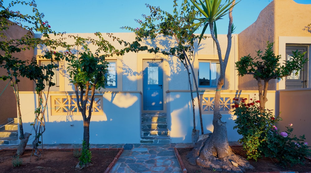 Golden Bay Apartments-Garden Haven 77/87