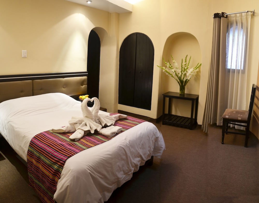 ROOM, DOUBLE BED