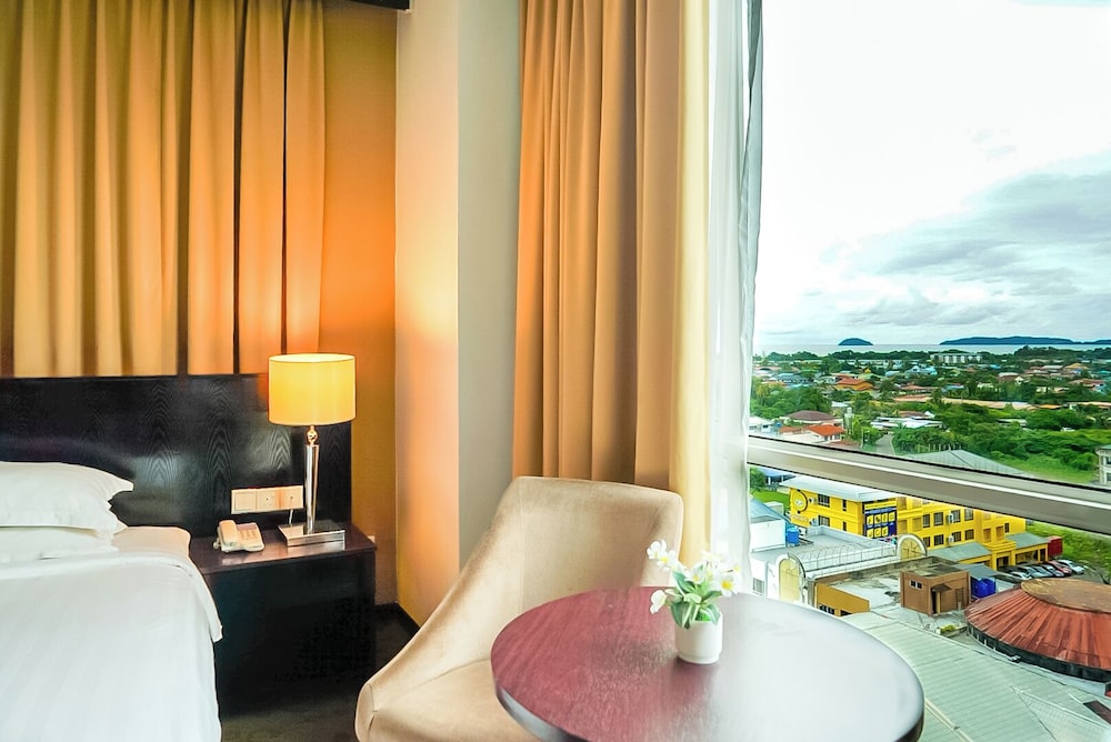 Pan Borneo Hotel Kota Kinabalu 10/66