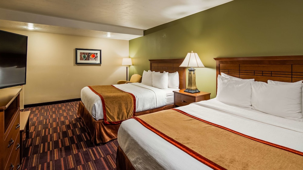 Town & Country Inn 6/50