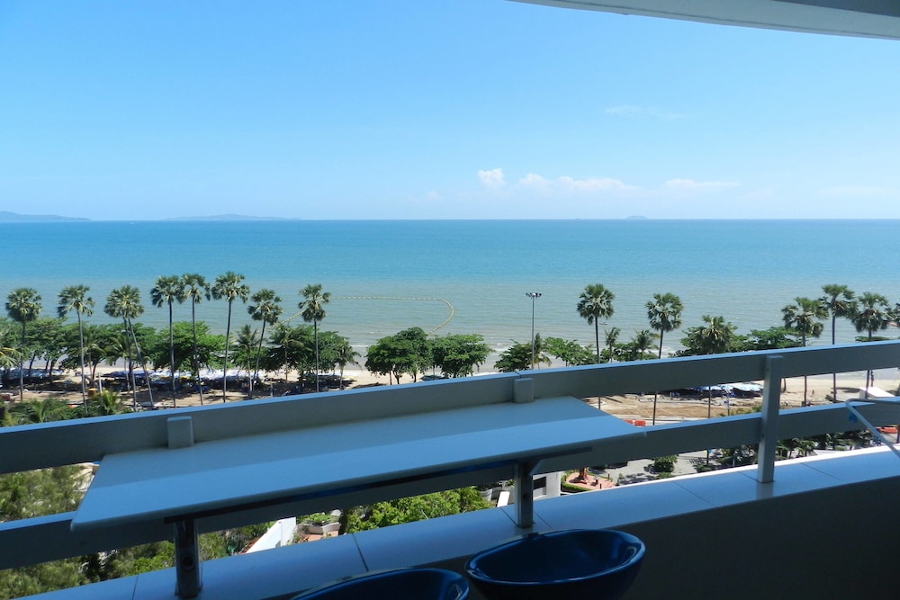 Alex Group Jomtien Plaza Condotel photo5