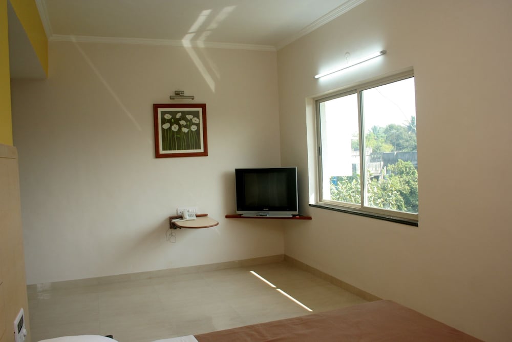 Hotel Raviraj 22/35