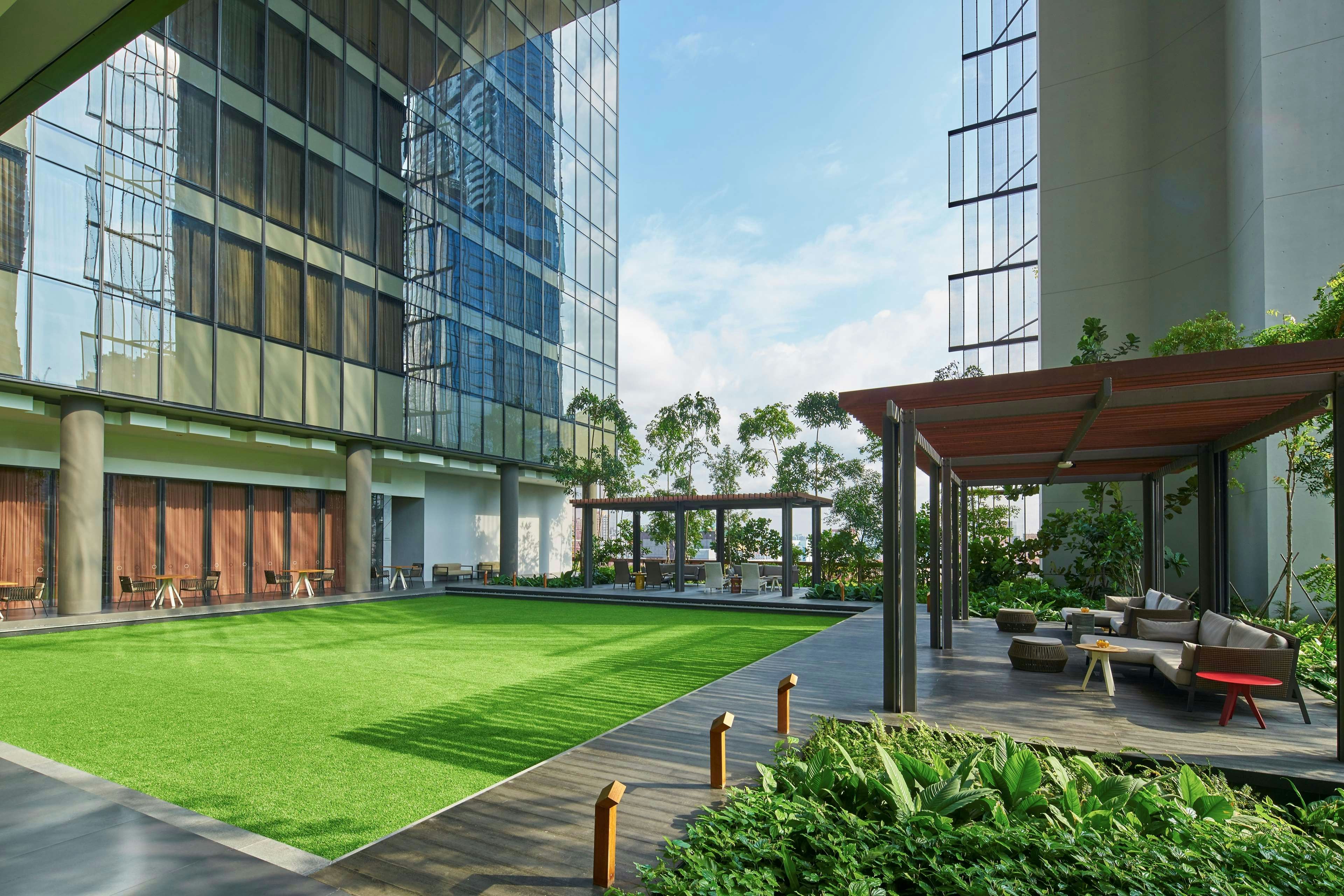 Oasia Hotel Downtown Singapore 68/74