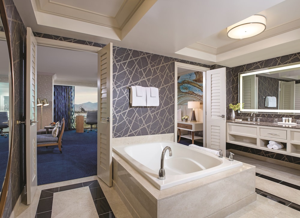 Mandalay Bay Resort and Casino 19/48