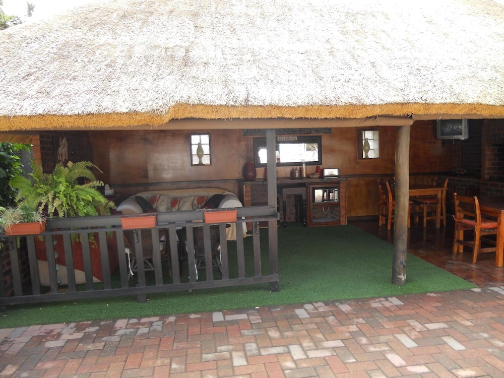 Boma Lodge 23/26
