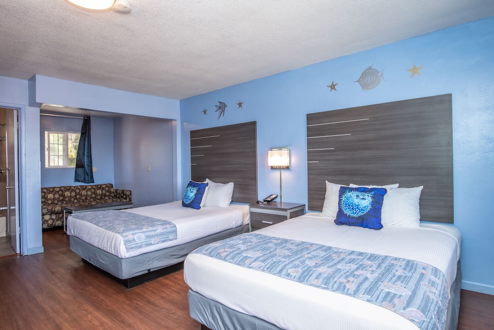 1 Bedroom, Standard, Triple, 1 Double and 2 Queen Beds