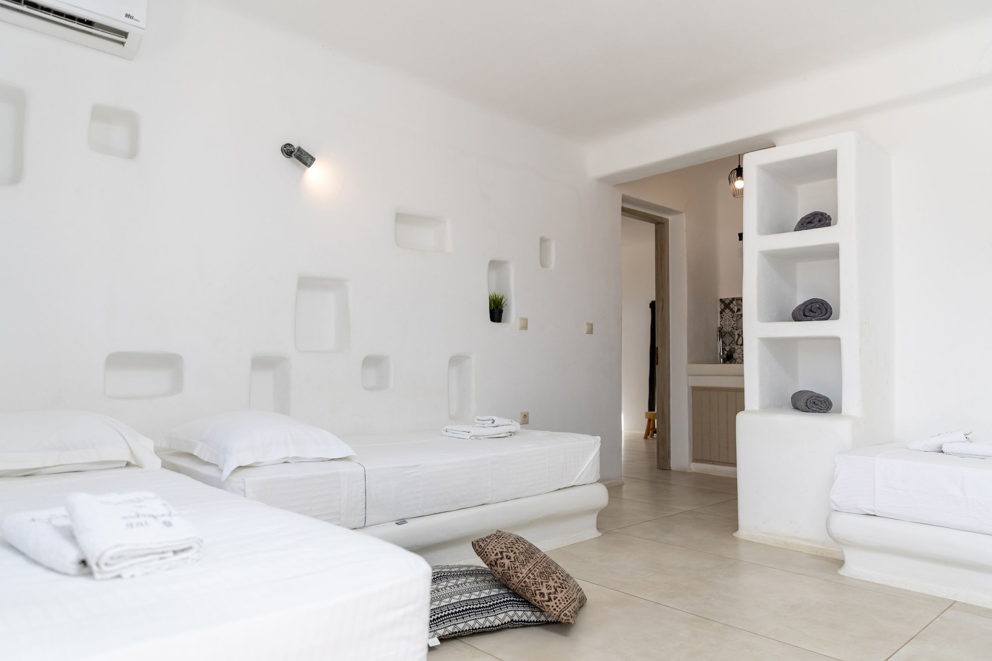 Economy, Apartment, 1 Queen and 3 Single Beds