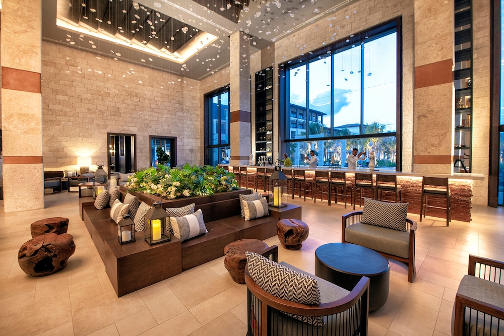 Unique Club at Lopesan Costa Bavaro 30/50