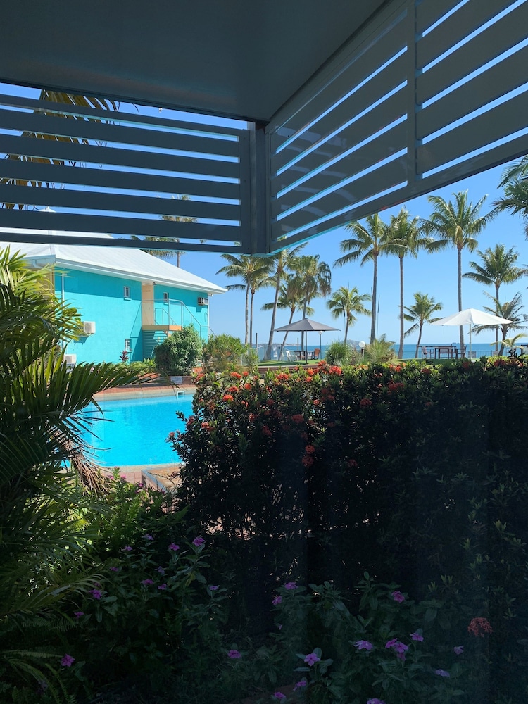 Dolphin Heads Resort 10/72