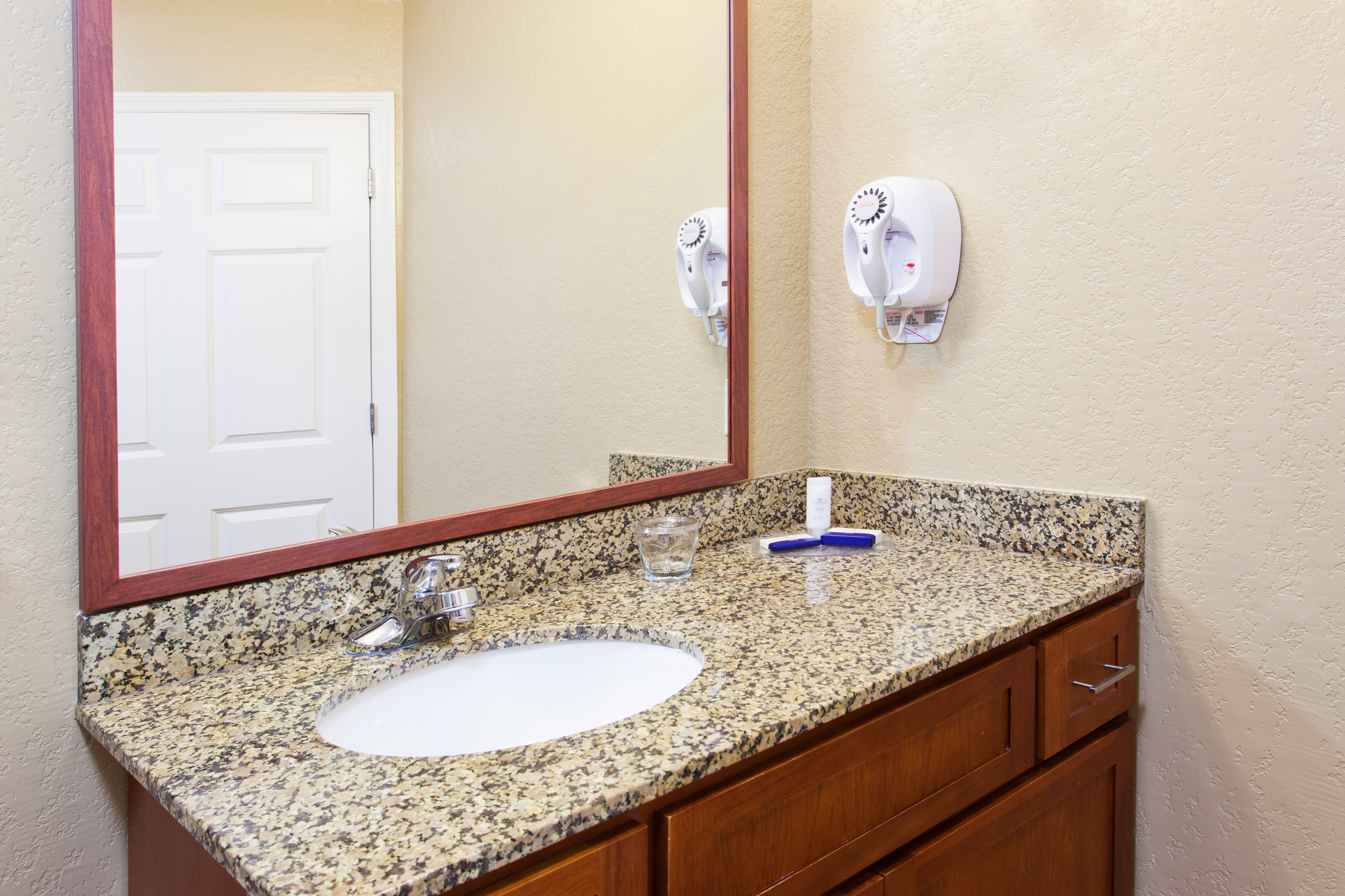 Candlewood Suites Lexington 72/74