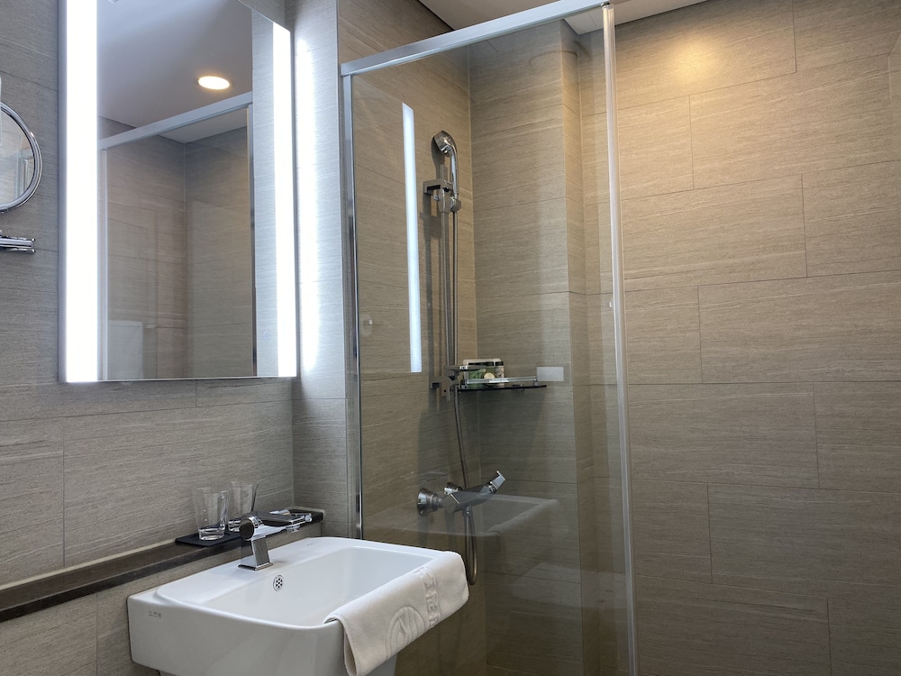 New Donghae Hotel 67/70