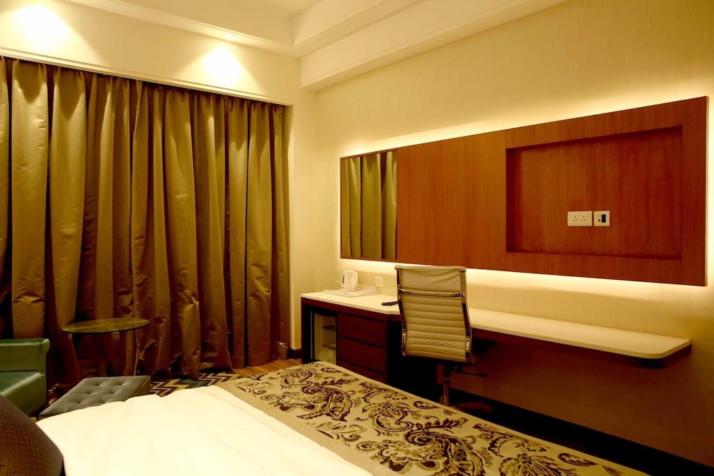 P L Palace Lords Inn Agra 34/60