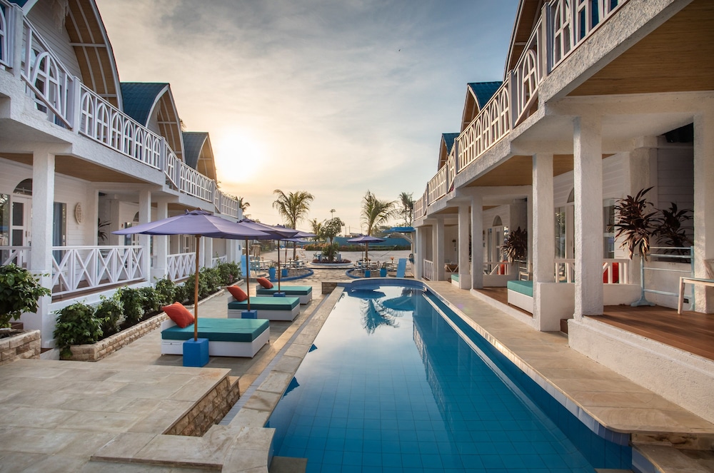 Santorini Beach Resort 1/65