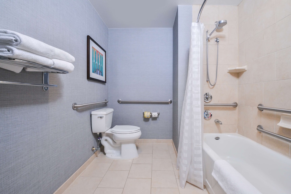 Hyatt Place Chesapeake/Greenbrier 62/63