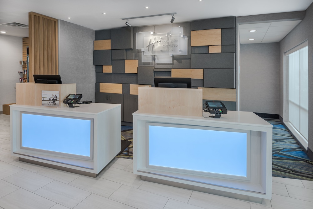 Holiday Inn Express & Suites Bryan 11/69