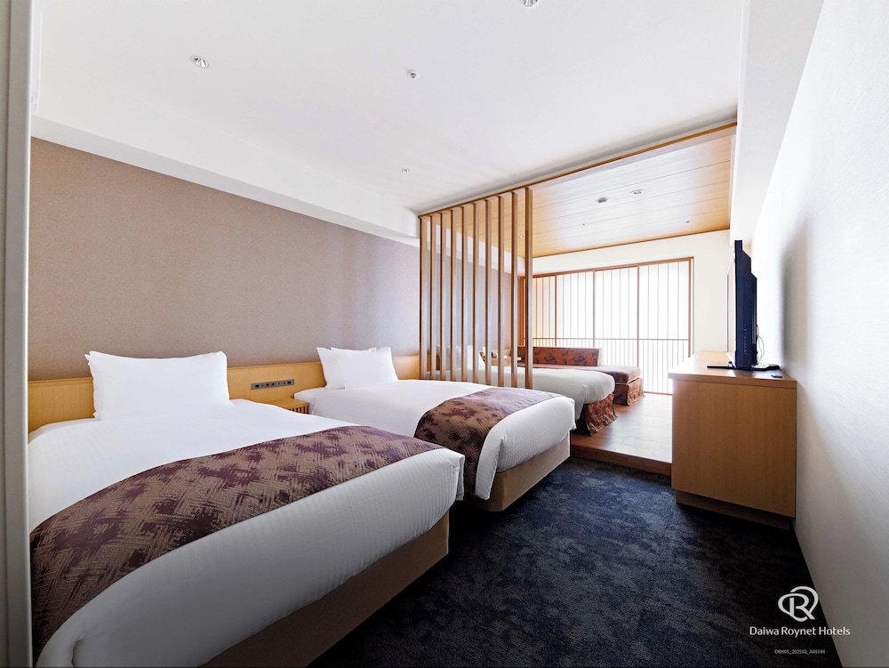 EXECUTIVE, TWIN BEDS