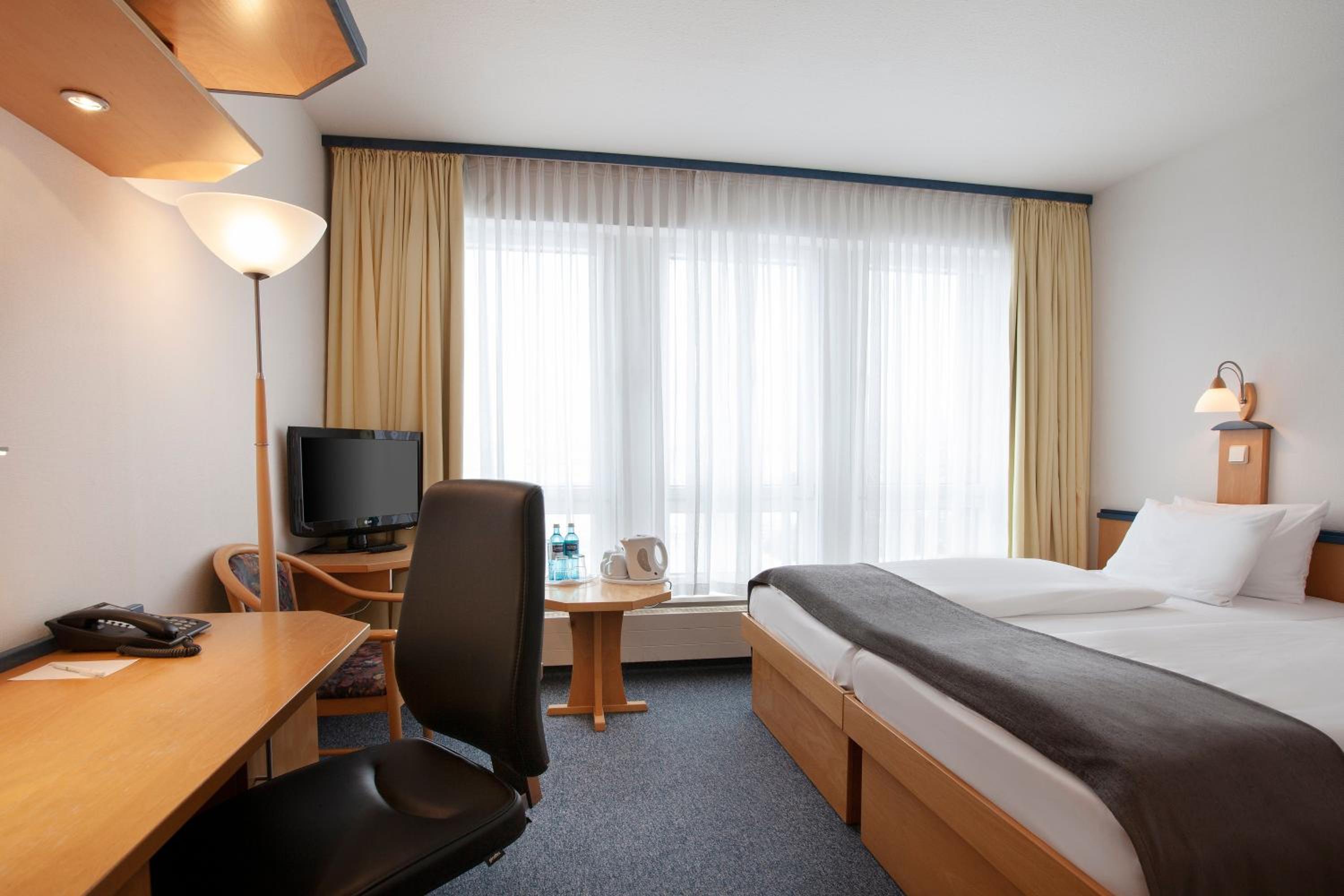 غرفة بسريرين منفصلين، Holiday Inn Leipzig Gunthersdorf 2/2