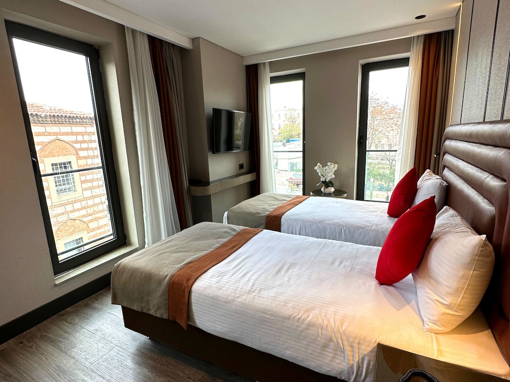 Edition Old City Hotel 10/50